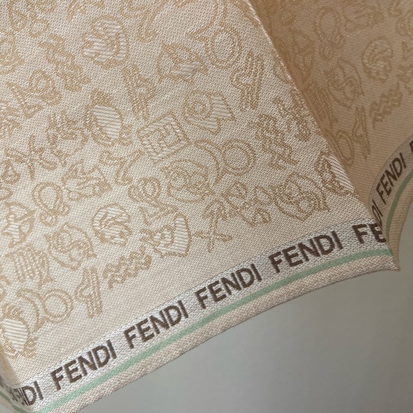 Fendi scarf, authentic - Picture 5 of 7